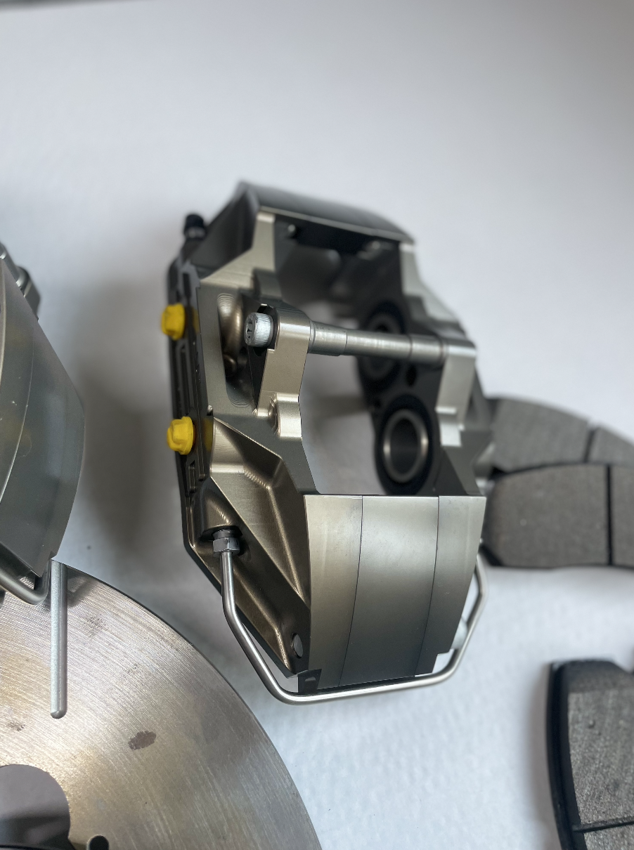 COSWORTH 2WD Gr.A 330X32MM 4 POT BRAKE KIT WITH AP REPLICA HISTORIC BRAKE CALIPERS - immagine 5
